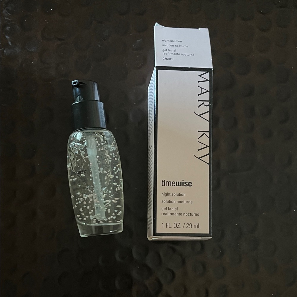Mary Kay Timewise Night Solution Gel with Black Pump